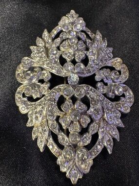 Vintage rhinestone pin!